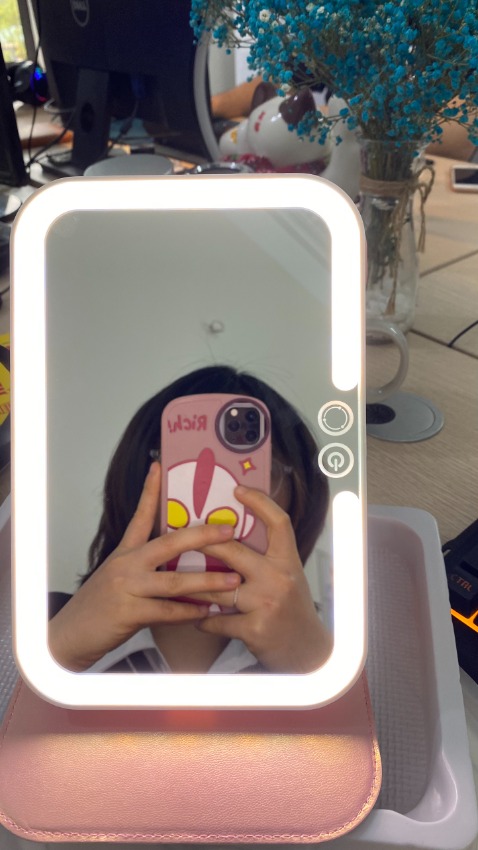 Nó thật sự rất đẹp luôn ý đóng gói kĩ nè gương đẹp,đèn cx đẹp nữa nói chung là rất rất đáng mua nha với gia tiền như thế là mjfnh thấy cx lo có mắc,đc tặng cả xạc nữa ok lắm luôn