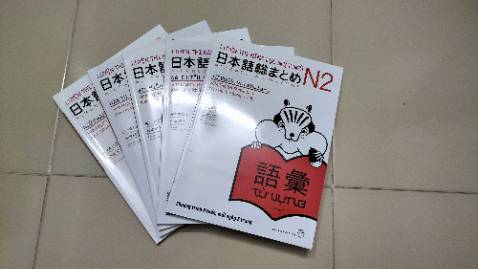 Sách được gói rất kỹ, gói 3 lớp luôn. 
Tuy là sách in lại từ sách gốc nhưng được đóng và in ấn rất đẹp.
Combo đi kèm cây bút dễ thương.
Sách được giao theo đúng ngày giờ định trên app. 👍🏻👍🏻👍🏻
