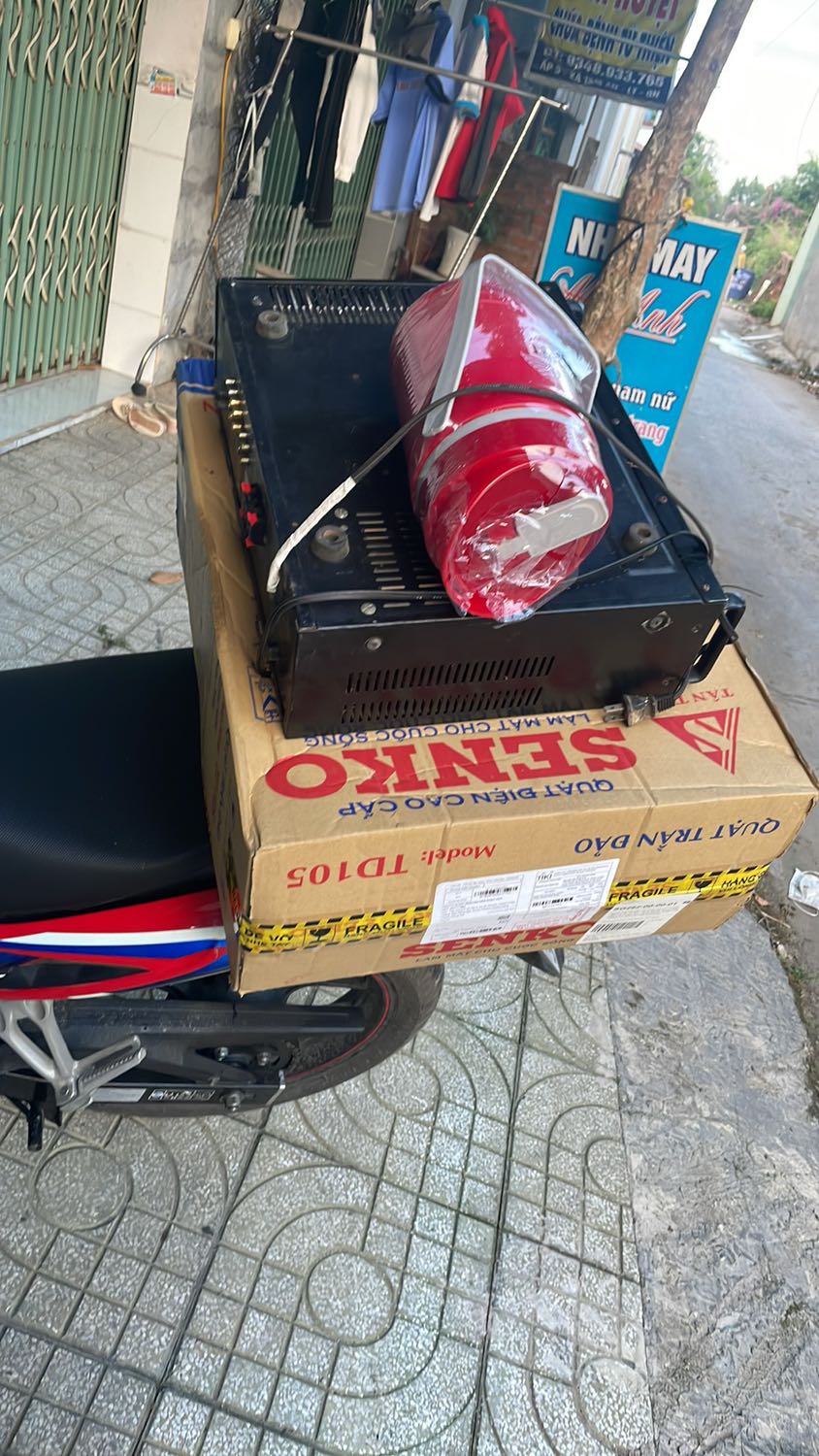 Quạt quay yếu quá mình phải gia công thêm một miếng nhựa để cách điện ở đáy. Thôi cho shop 5 sao ủng hộ