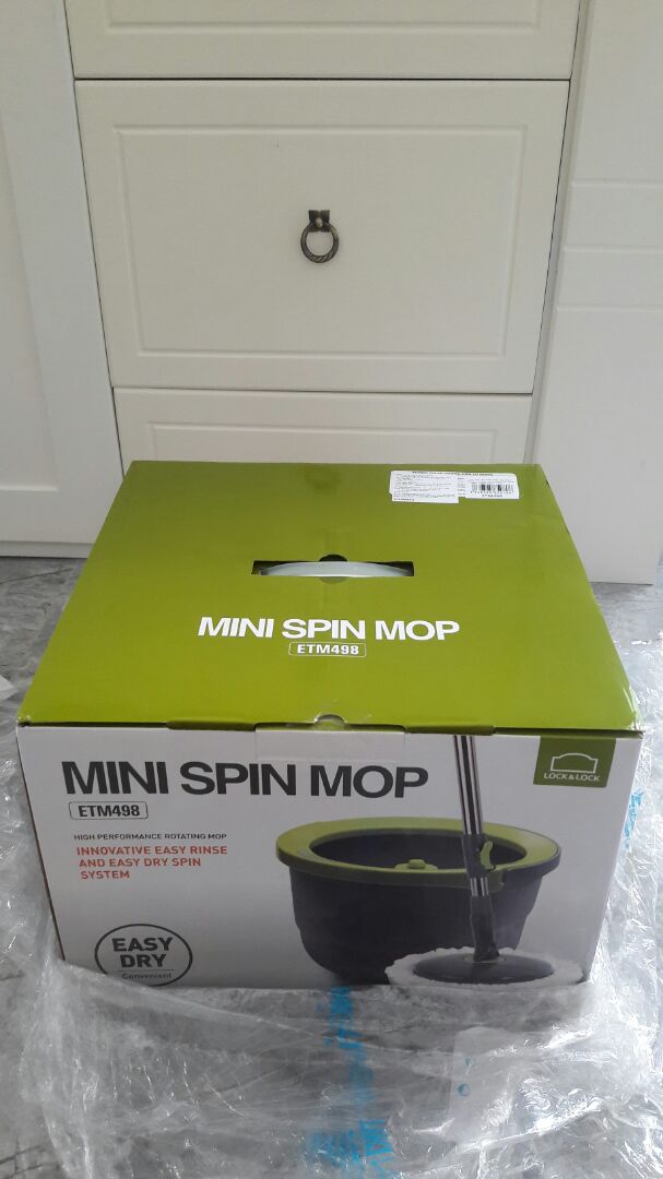 Tiki giao hàng nhanh, đóng gói cẩn thận. Hàng như mẫu tả, màu rất sang, nhỏ gọn xinh xắn ko chiếm nhiều diện tích. Nhận hàng hôm nay là mình dùng ngay, vắt cực khô và lau nhẹ nhàng, cán cây dài vừa tầm đứng không gây cảm giác mỏi lưng. Tuy nhiên cũng hơi lúng túng lúc đầu vì chưa biết cách sử dụng :)))
Cám ơn Tiki và sẽ luôn ủng hộ.