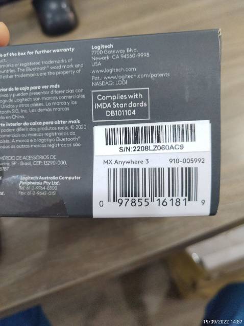 Chuột mới, giao nhanh. Nhưng mình phát hiện ra emei trên chuột và vỏ hộp khác nhau nên đã khiếu nại Tiki. Xong bên Tiki gọi lại cho mình báo như vậy là bình thường, do quy định Logitech vậy.

Vậy là yên tâm rồi. Chuột ngon, bấm êm. Đáng đồng tiền bát gạo. 

4 năm giời dùng con Fulen L102 nay mới dám lên đời.