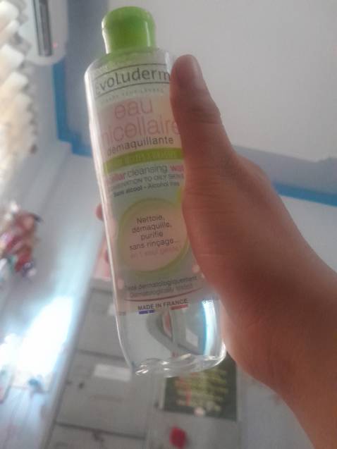 Sản phẩm tôi thấy mùi thơm rất dễ chịu và sản phẩm nhỏ nhắn dễ sử dụng mỡ cũng dễ tiện lợi hơn sản phẩm