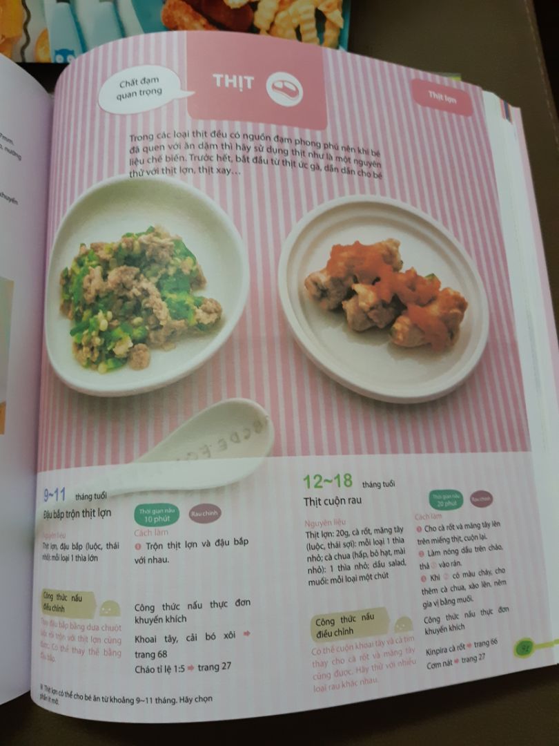 Hai cuốn này đều được in màu sắc tươi tắn, giấy ok. Tiki giao hàng rất nhanh, nhanh hơn dự kiến. Mình cho tiki 5 sao. Nhưng chỉ đánh giá 4 sao do cuốn Ăn dặm không phải là cuộc chiến có nhiều trang in bị lem mực. Nội dung thì mình chưa đọc, hy vọng bổ ích. 

Cuốn Ăn dặm kiểu Nhật thì chia làm nhiều phần: Những kiến thức về ăn dặm, phương pháp chế biến, công thức món ăn, Hỏi đáp và giải quyết khó khăn trong ăn dặm. Nội dung bổ ích