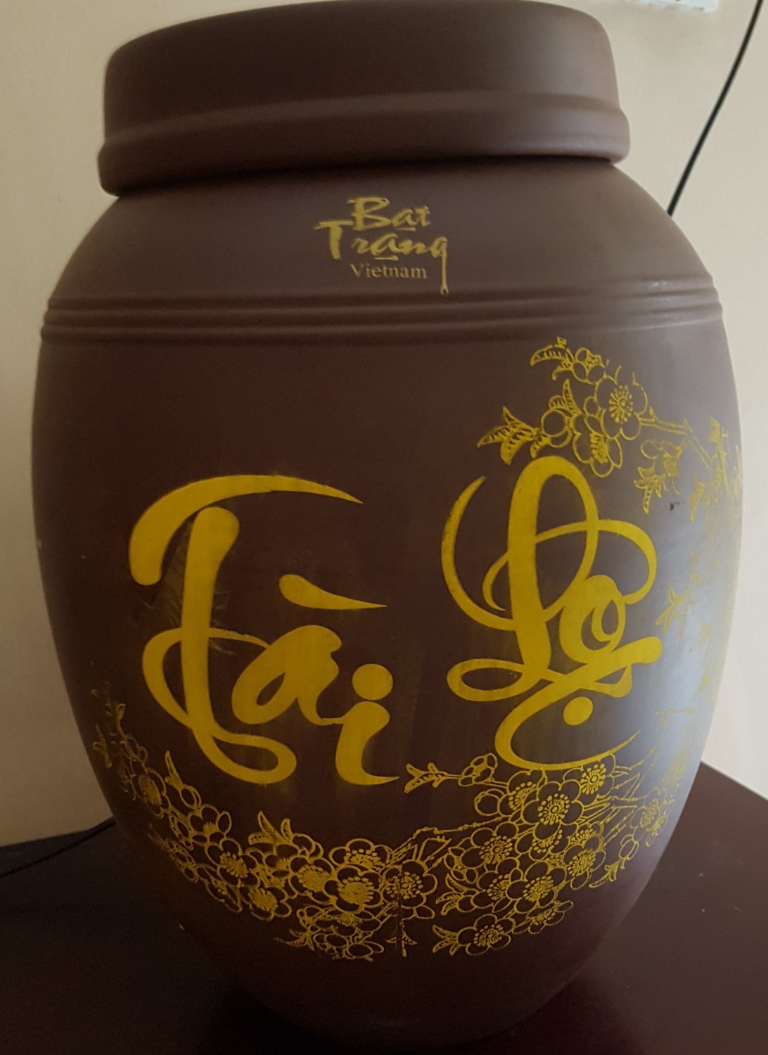 hàng đóng gói rất cẩn thận. mình đang ngâm rượu hơn tuần thì thấy có vẻ như mô tả, ko tráng sứ giúp hơi độc của rượu thoát ra.