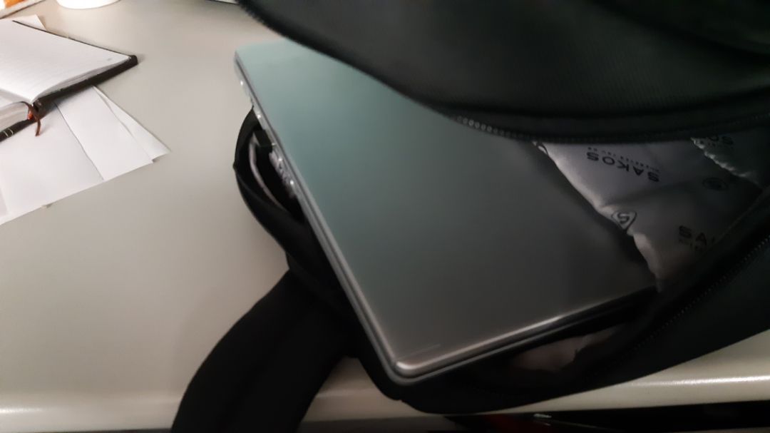 sản phẩm đẹp. mình nhét vừa cả laptop 15.6 inch. cảm ơn shop.ủng hộ shop.