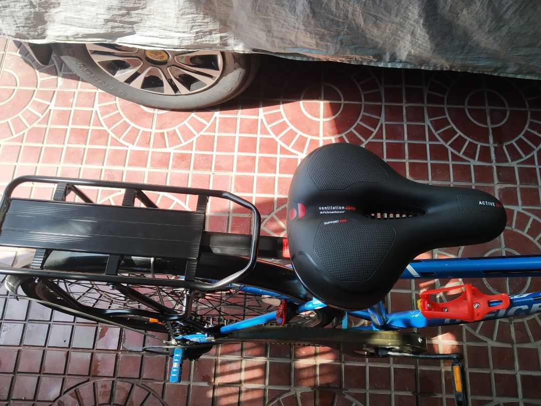 Hàng đúng y như ảnh. Bề ngang yên to hơn mình tưởng, đạp xe hơi cấn...đùi. kkk! Còn bền hay không để thời gian trả lời. Hàng gửi chậm hơn 2 ngày so với khi ra đơn đặt hàng. Cảm ơn shop!