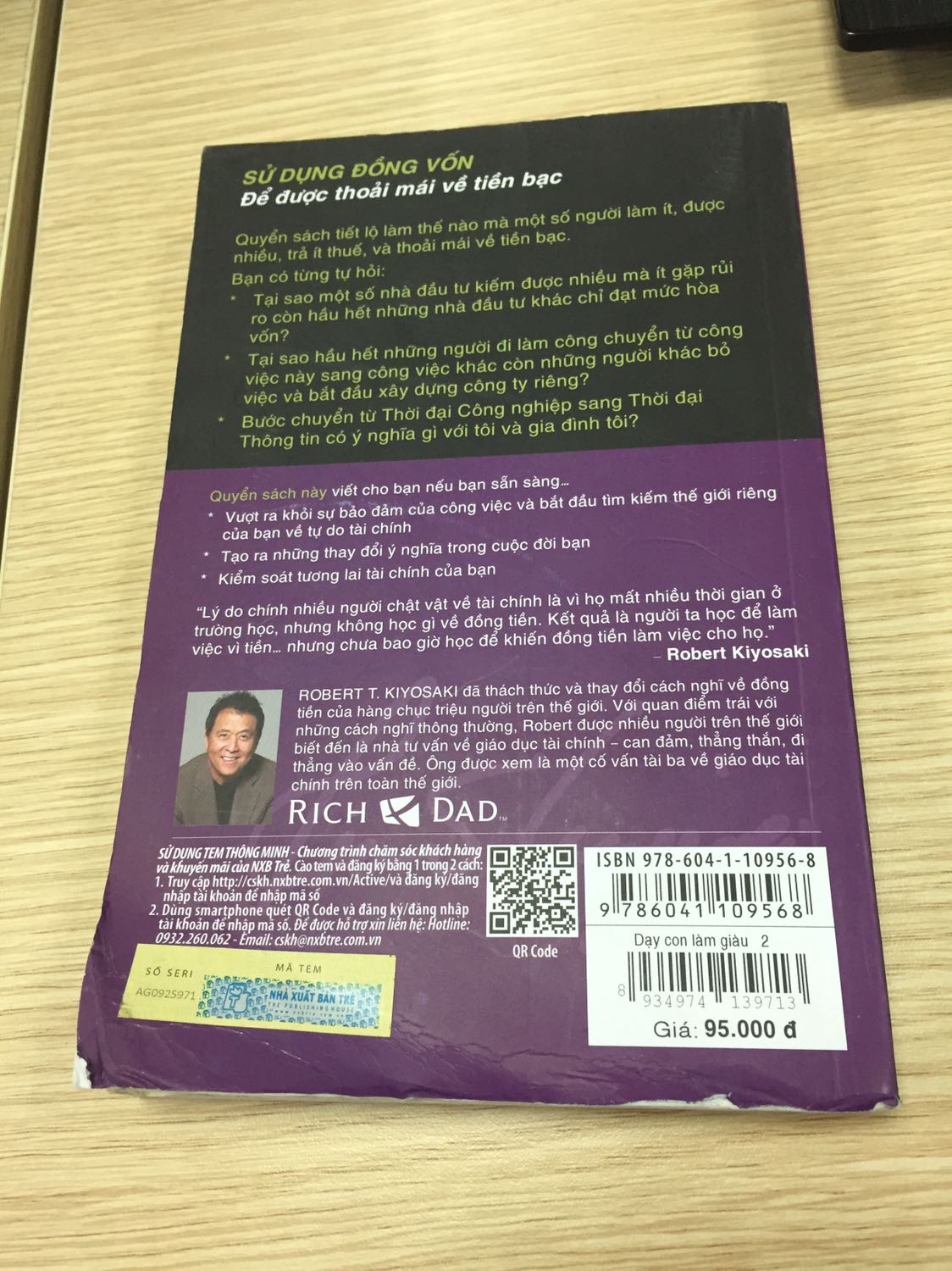 Mình vừa nhận hàng, khi mở ra thì cực kì thất vọng. Sách vừa rách vừa lát, mình ko thể tưởng tượng được là tiki lại có thể giao sp như thế cho khách hàng.
