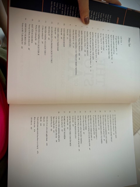 Tiki có dịch vụ giao nhanh 2h , lại còn được tặng dấu trang thích quá! 

Sách đẹp, được đóng gói cẩn thận , có vẻ hay tối nay đọc hihi. Hoạ sỹ hồi xưa vẽ đỉnh quá , họ tả rất thực từ màu da, tóc cho đến vải vóc nữa, rất thực. 

Cảm ơn Shop, Tiki và đội ngũ shipper dễ thương