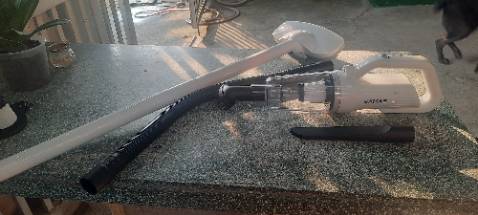 Sản phẩm phù hợp để vệ sinh trong không gian làm việc nhỏ hẹp, diện tích k quá lớn. Lực hút ổn không quá mạnh hay quá yếu. Rất phù hợp để vệ sinh oto. Được trang bị nhiều phụ kiện kèm theo máy.