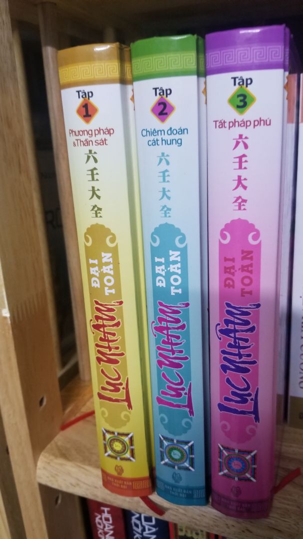 sản phẩm như hình, giao hàng tương đối nhanh, nội dung hữu ích, phải cần nghiên cứu thêm để hiểu rõ hơn nội dung, mua trúng đợt khuyến mãi cũng ok
