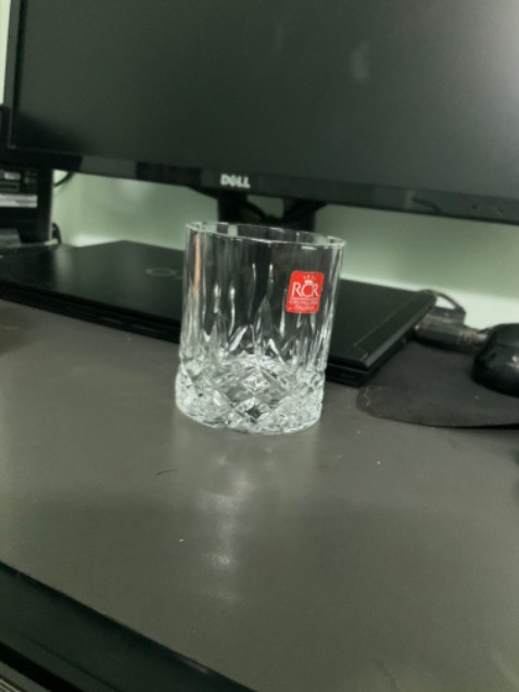 Ly đẹp lắm, nhìn lung linh, cứng cáp, size phù hợp với nhu cầu. Đóng gói kỹ lưỡng