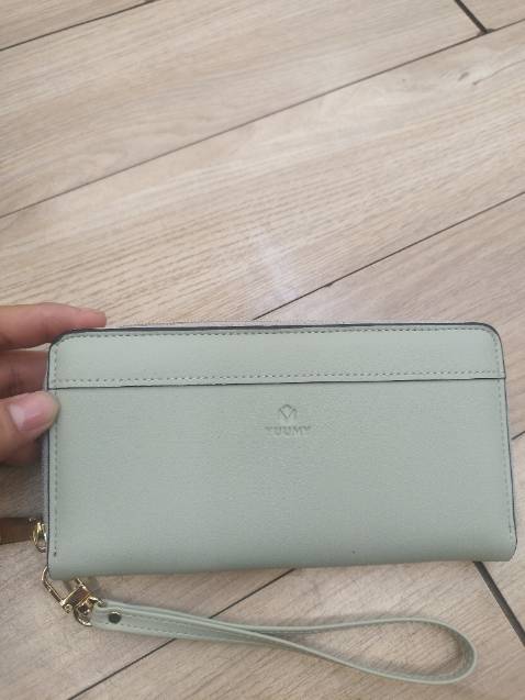 Ví đẹp lắm ạ cảm ơn shop đã đóng gói cẩn thận giao hàng rất nhanh nữa ...thank shop nhìu