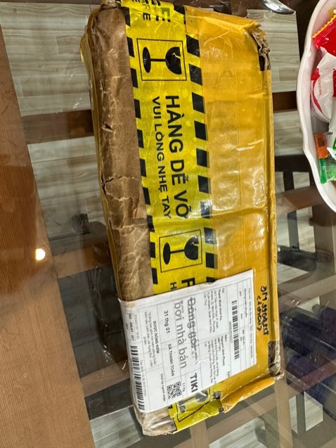 Sản phẩm gửi hôm nay 1/2 mới tới, bị dập bình xì nước dầu ra ngoài, ảnh và video vừa khui!