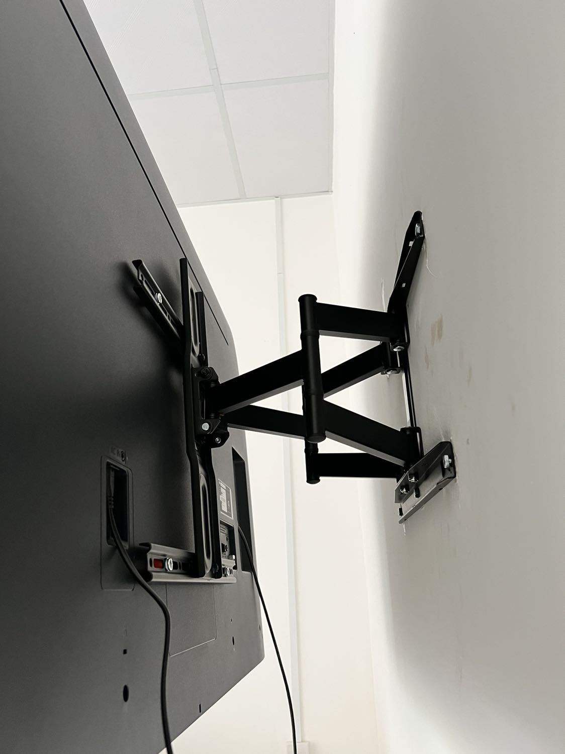 Chắc chắn, sắt giá treo dày dặn rất OK