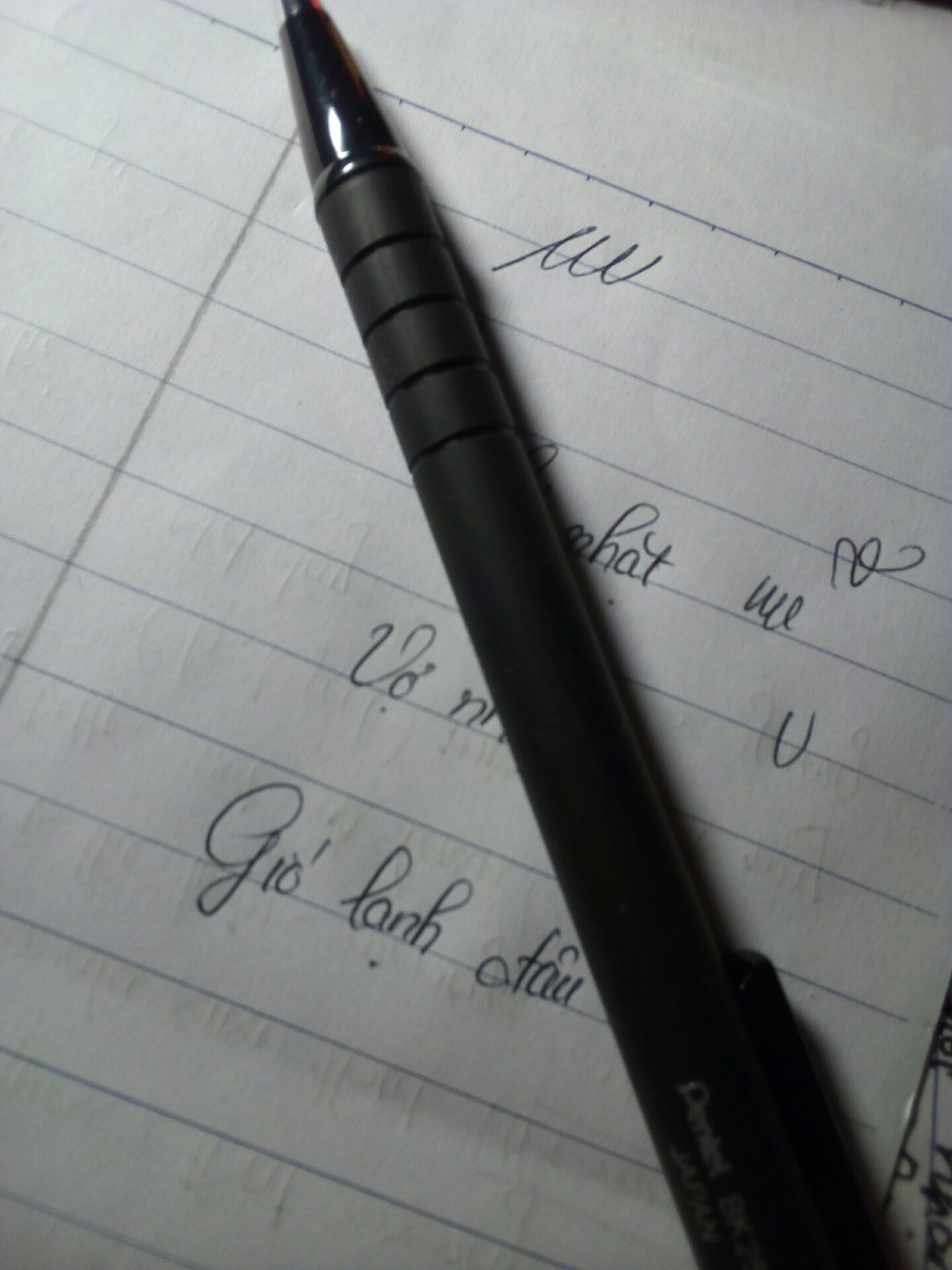 không biết có phải do cách viết của mình hay tại màu mà mực ra ko đều
nhưng bút nhẹ viết thích lắm
tiki now giao hàng nhanh