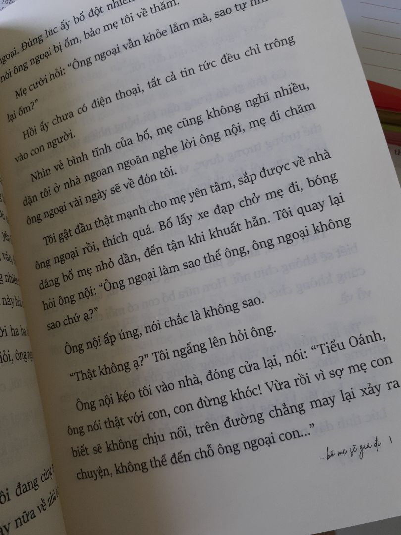 Một quyển sách mang lại nhiều cảm xúc cho mình. Khiến mình phải quan sát dáng vẻ của ông bà, ba mẹ, người thân của mình nhiều hơn. Nhắc nhở mình phải trân trọng hiện tại, trân trọng khoảng khắc người thân vẫn còn bên cạnh mình. Sách được giao còn mới và đẹp, hơi trầy một chút ở ảnh minh họa. Một quyển sách mang lại nhiều cảm xúc cho mình. Khiến mình phải quan sát dáng vẻ của ông bà, ba mẹ, người thân của mình nhiều hơn. Nhắc nhở mình phải trân trọng hiện tại, trân trọng khoảng khắc người thân vẫn còn bên cạnh mình. Sách được giao còn mới và đẹp, hơi trầy một chút ở ảnh minh họa.