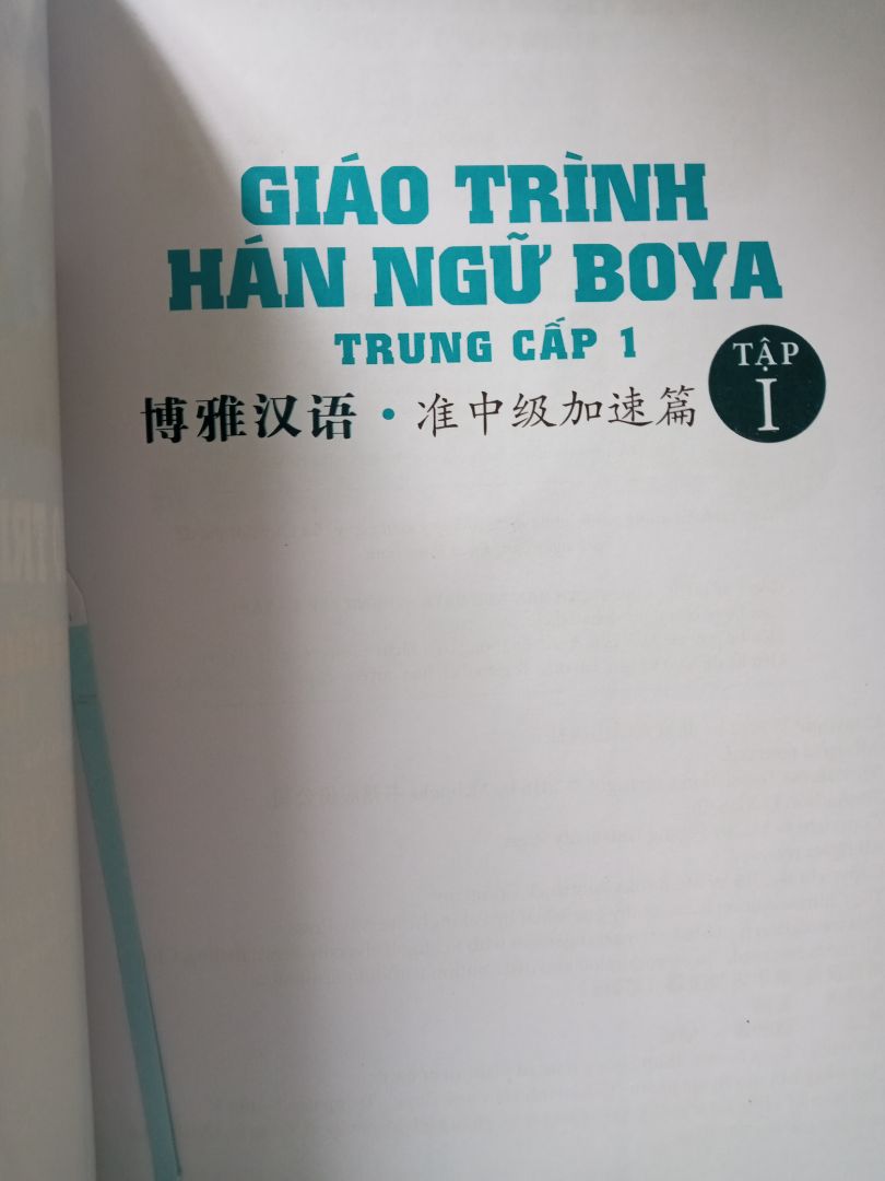 giới thiệu mọi người mua và dùng sách này học nha, nội dung rất hy và mới, đặc biệt có màu nhìn dễ học hơn so với bản ngữ hán cũ, giá cả hợp lí