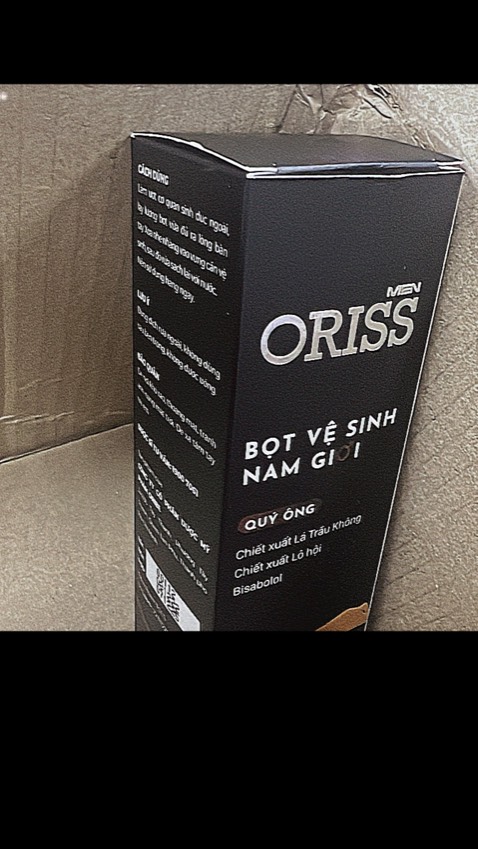 mùi lạ lạ nhưng thơm theo hướng hiện đại ko bị quê âu
   nhờ ng nhà nhận dùm hên tên sản phẩm ko in trên hộp heheheeh