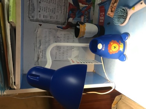 Tiết kiệm điện hay không thì nhà sản xuất biết chứ mình không biết, ghi 5w thì dùng lâu lắm mới hết được 1 số điện. Màu sắc đẹp, kiểu dáng, màu ánh sáng giống như mô tả. Dễ di chuyển. Phù hợp học bài và đọc sách. Giá mình mua tầm 140k vậy là phù hợp.