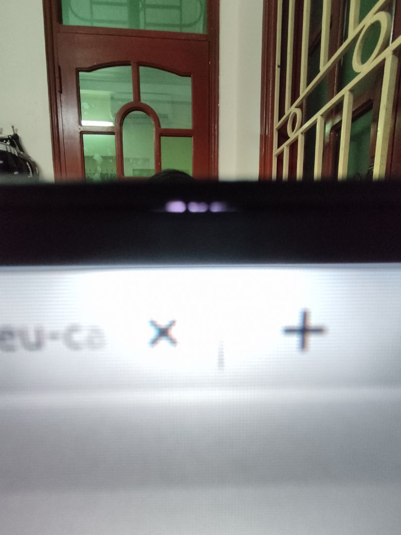 sản phẩm bị hở sáng ở viền màn hình. tôi đã gửi yên cầu đổi hàng đc 2 ngày nhưng tiki vẫn chưa phản hồi. 
Update sau 2 ngày mình phản hồi thì Tiki đã liên hệ và hỗ trợ đổi hàng. Màn hình sau khi đổi thì đã ok hơn, k còn hở sáng ở viền màn hình. Chất lượng chấp nhận đc so với sp trong tầm giá (2 ảnh cuối là ảnh màn sau khi đc đổi)