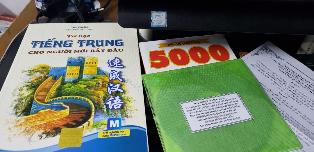 giao hàng nhanh, đúng sách vs số lượng trong hình