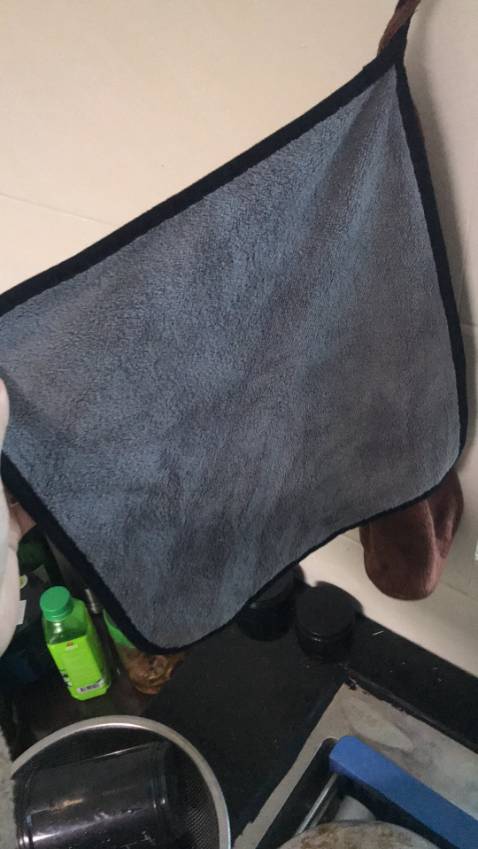 Sản phẩm đẹp, thấm hút tốt, bám bụi tốt nên lau khá sạch! Mua dùng khăn lau này giá tốt mà có khi còn xịn hơn cả mấy khăn lau mặt mua ở ngoài siêu thị ấy chứ :3 hihi