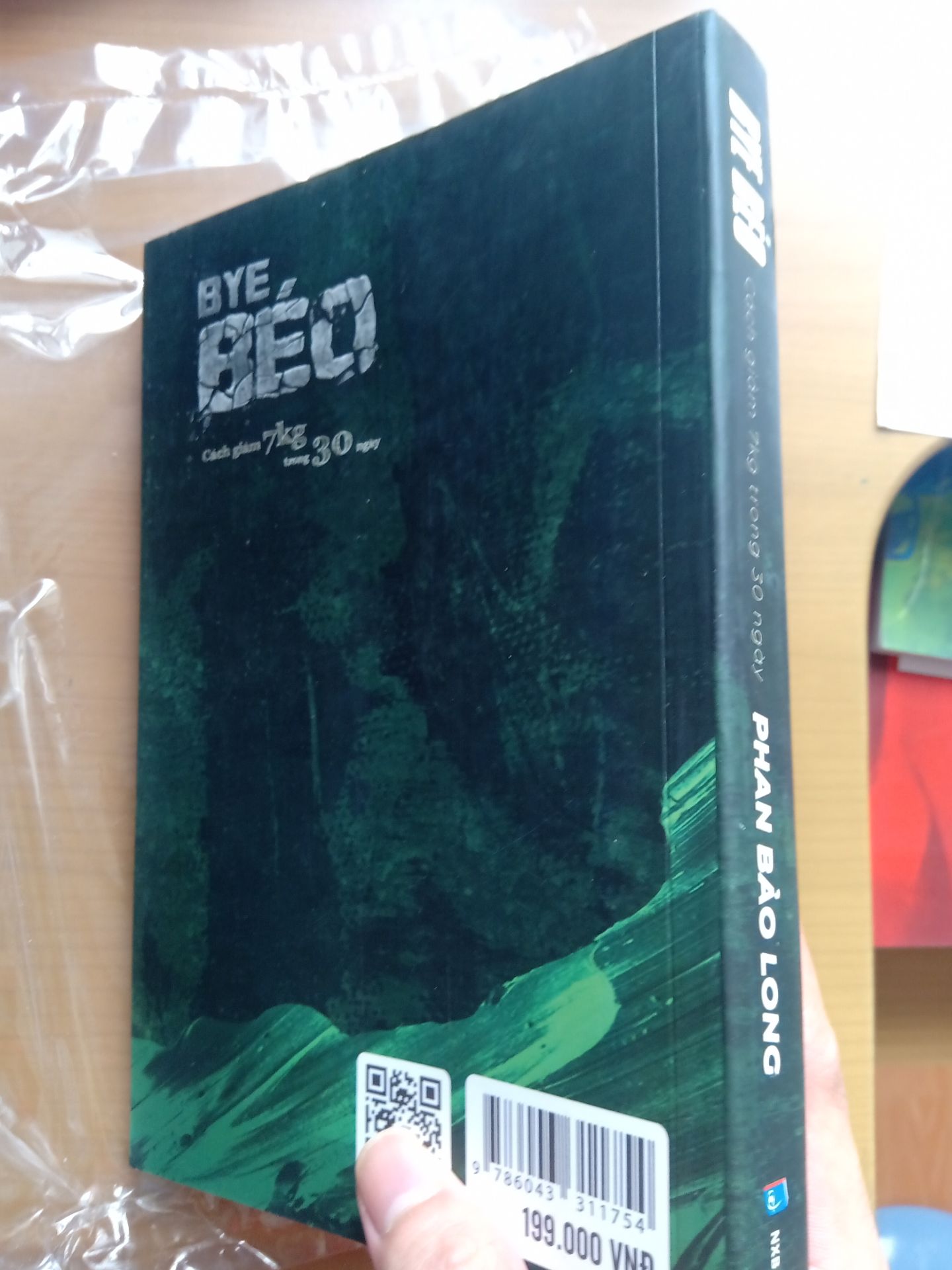 tuy đặt hàng lâu nhưng đóng gói và vận chuyển okay. Sách được đóng gói cẩn thận, xem qua vài phần của cuốn sách có hình ảnh minh hoạ đẹp, chữ to rõ. Hi vọng cuốn sách sẽ còm nhiều điều để khám phá thêm trong khi đọc. cảm ơn tiki và anh phan bảo long nhé tuy đặt hàng lâu nhưng đóng gói và vận chuyển okay. Sách được đóng gói cẩn thận, xem qua vài phần của cuốn sách có hình ảnh minh hoạ đẹp, chữ to rõ. Hi vọng cuốn sách sẽ còm nhiều điều để khám phá thêm trong khi đọc. cảm ơn tiki và anh phan bảo long nhé