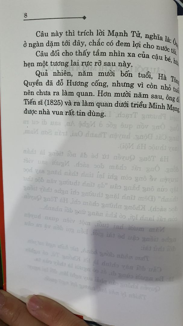 Truyện có bìa khá đẹp. giấy trong thì hơi mỏng nên bị in xuyên qua