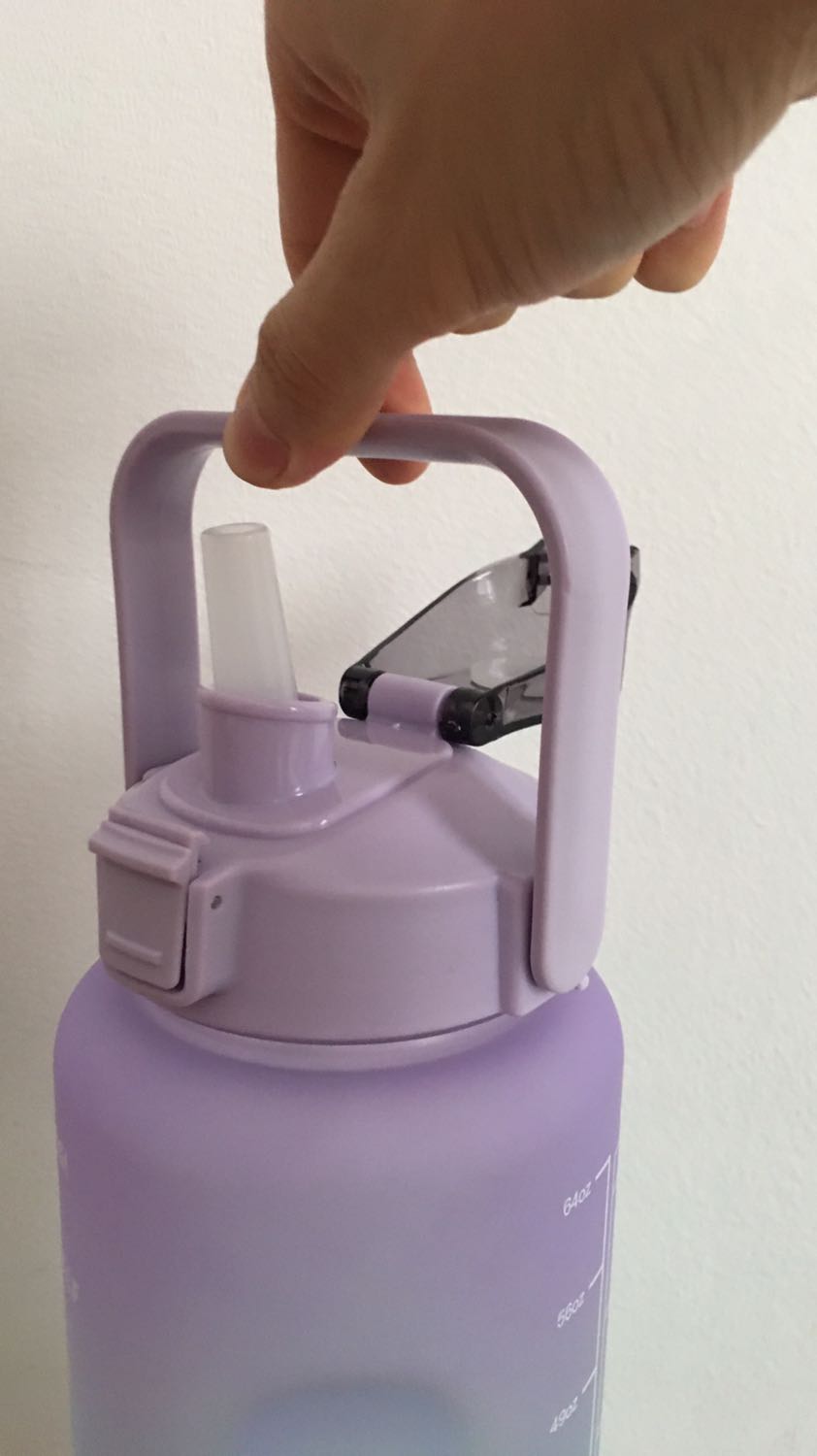 Bình chất lượng, nhựa rất chắc chắn, đặc biệt có thể gỡ ống hút ra cho bạn nào không thích hút ống hút