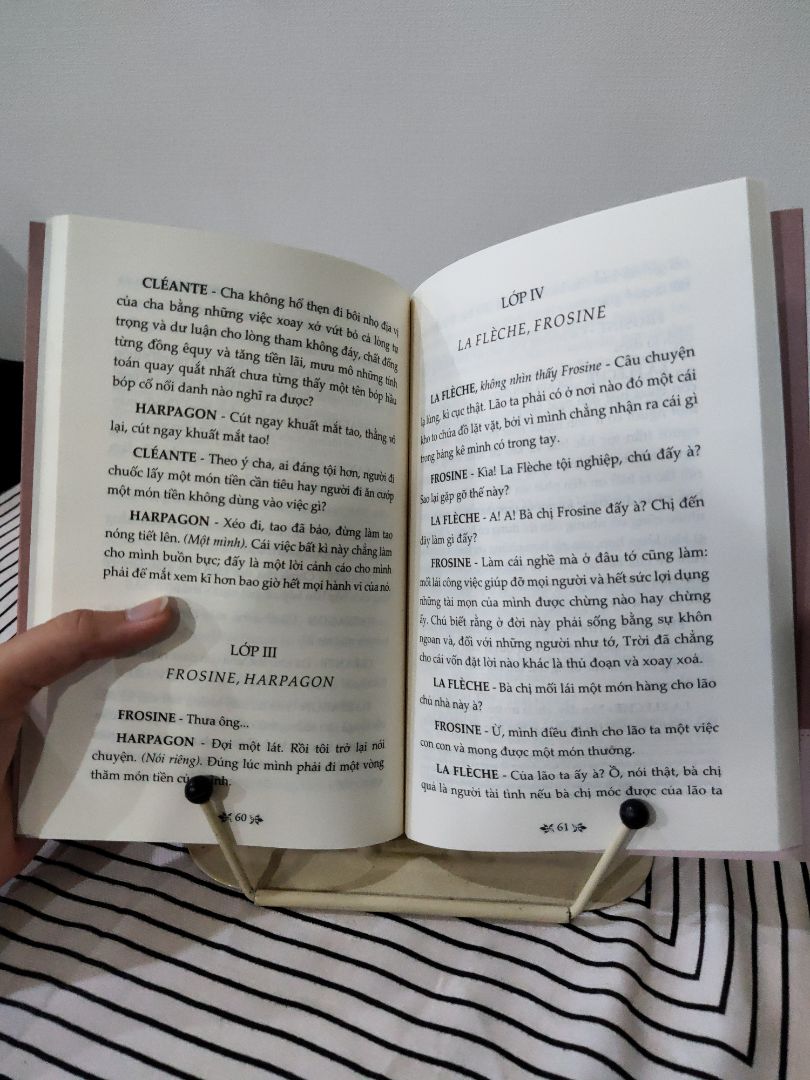 Sách hay lắm!! Thích quyển này lâu rồi, giờ mới mua được bản tên nhân vật không bị phiên âm tiếng Việt mà chất lượng giấy lại đẹp.