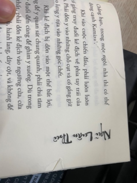 Lần đầu mua trên tiki mà chất lượng tệ, một số trang nhàu, rách