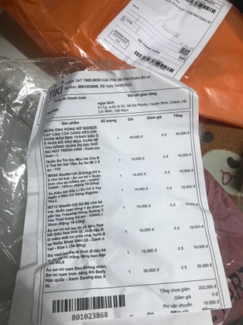 Hàng k hề giống shop mô tả. Shop làm ăn k uy tính giống kiểu treo đầu dê bán thịt ***. Hình bên dưới là toàn bộ sp mình mua trong đơn hàng.