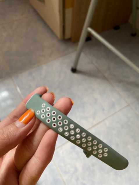 Màu đẹp, giao nhanh đúng mẫu, so với dây gốc thì chất liệu hơi cứng hơn, nhiều lỗ mà khó gài vô lỗ để cố định dây