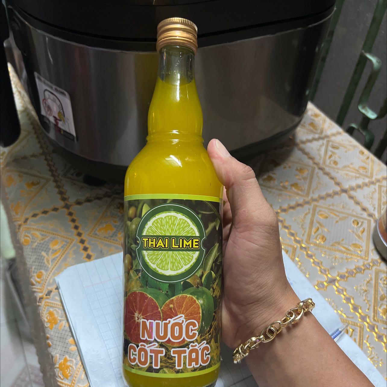 Giao hàng nhanh. Chai thuỷ tinh nhìn chắc chắn! Thơm ngon !