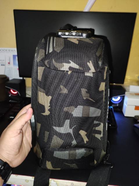 Sp ổn, giao hàng nhanh, khoá mã dễ điều chỉnh, các ngăn chứa rộng rãi, dây đeo êm ái