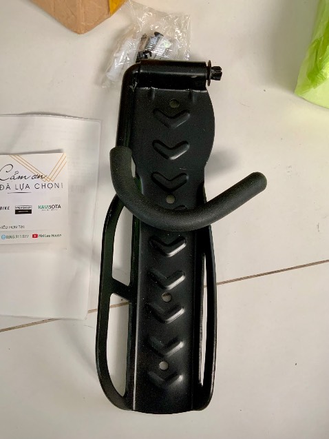 Đồ tốt, giá hợp lý, đệm quấn chống trầy xước vành để treo móc xe có vẻ hơi dinh dính chắc 1 thời gian sau phải kiếm miếng lót khác thay . Chờ ship gần 6 ngày hơi lâu chắc do mưa bão.