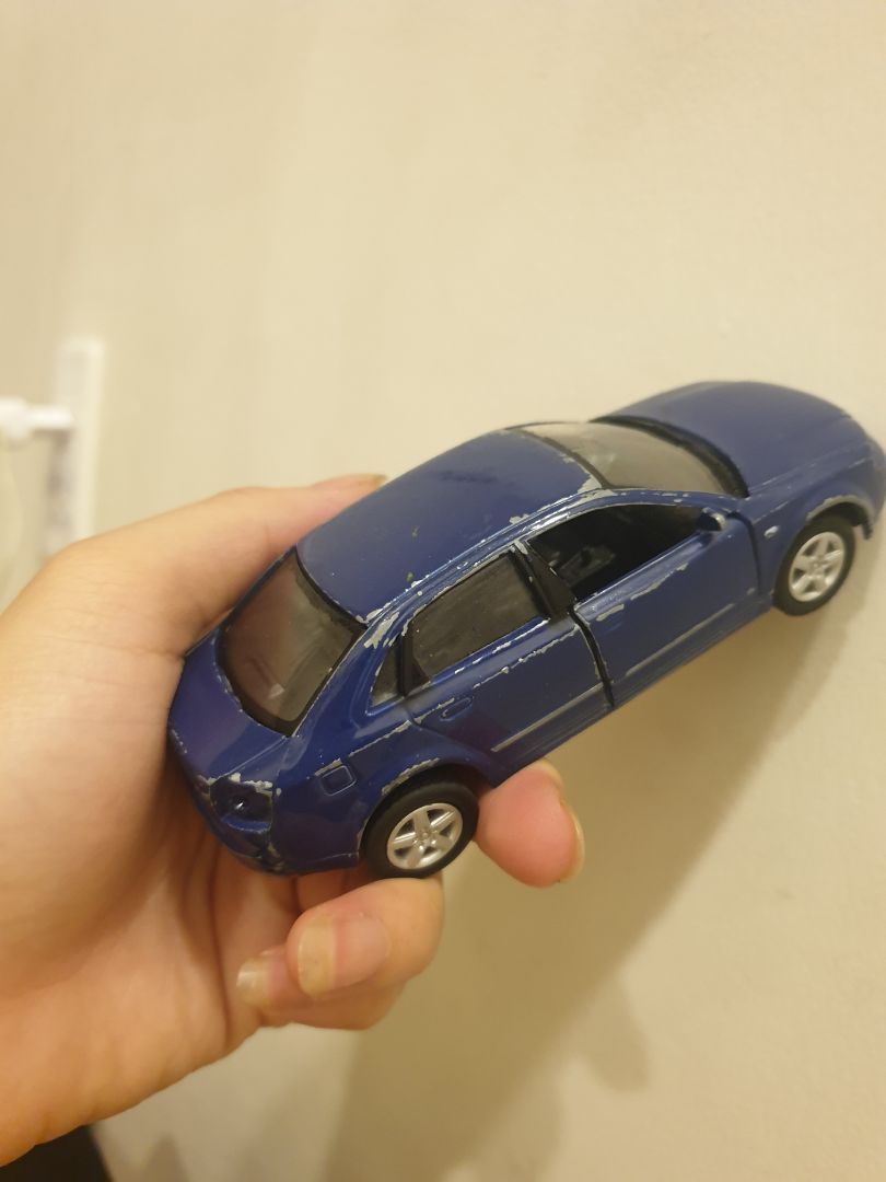 Tiki giao rất nhanh. Sáng đặt chiều đã giao. Sản phẩm dễ lắp ráp, cứng cáp, để lò vi sóng và đồ thuận tiện. Hạn chế là chỉ có 1 màu.