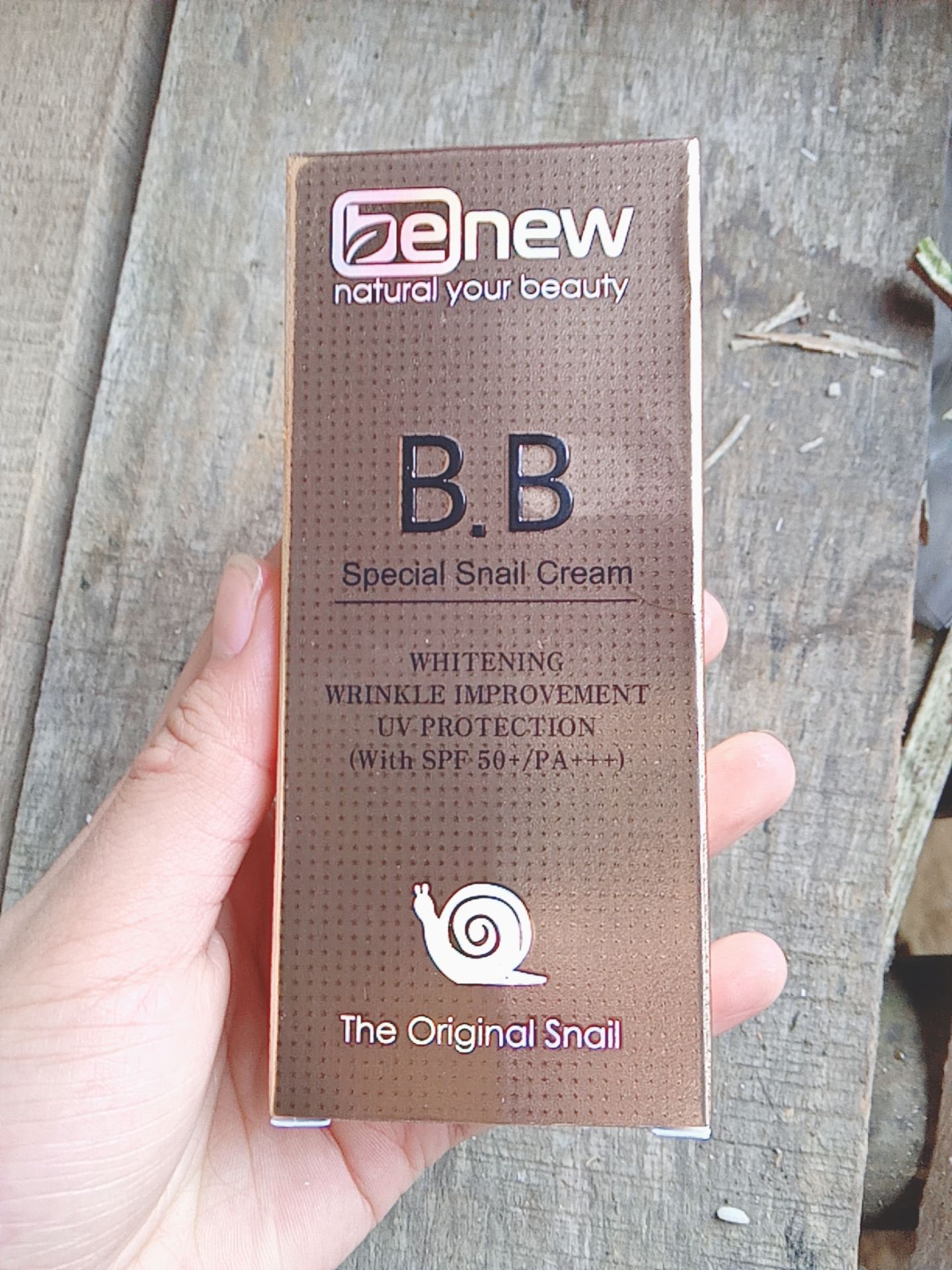 Giao hàng nhanh, a shipper vui tính, đóng gói hàng kĩ, kem nền lên màu rất tự nhiên đặc biệt còn có mùi thơm dễ chịu nữa, rất đáng đồng tiền?