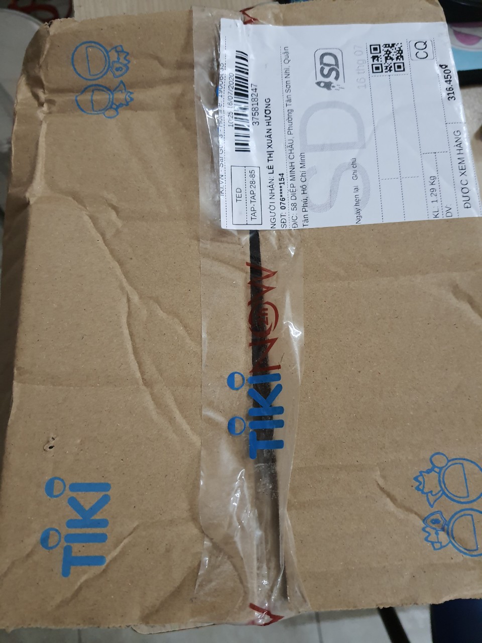 Nay mua hàng tiki giao nhanh, nhưng hộp thì gói ẩu, sách thì dơ không được bọc kiếng như mấy sách mình mua trước đây.