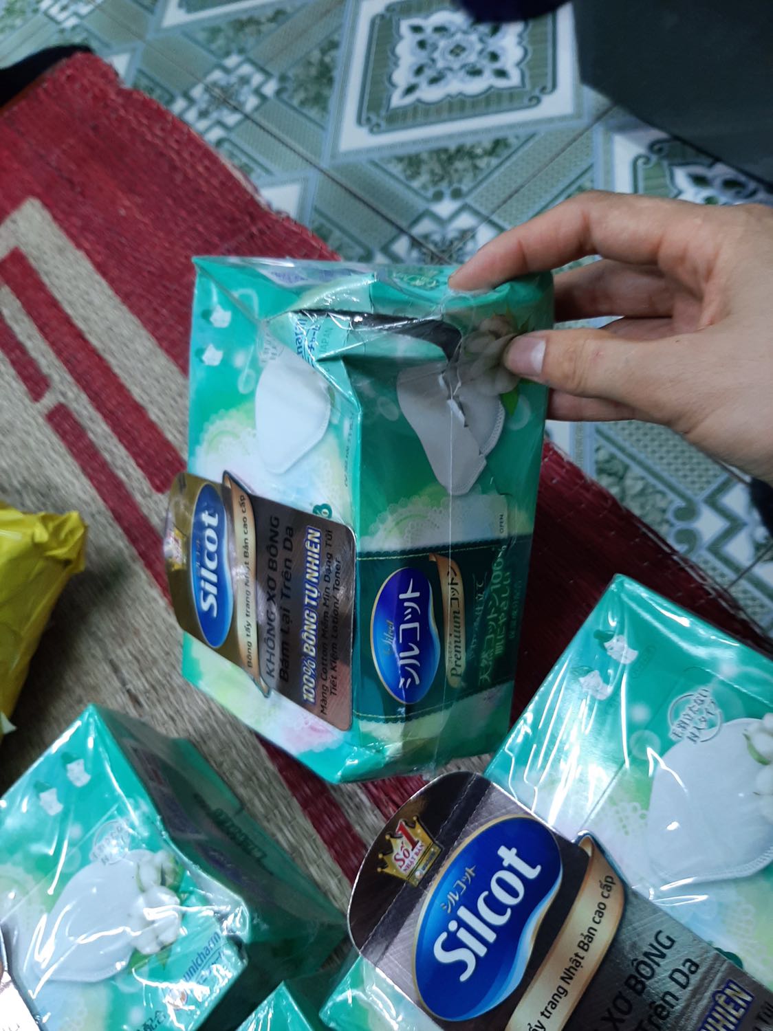 Mình đánh giá shop uy tín nhưng đóng gói hàng không có hộp bảo vệ. Mình đề nghị Tiki giúp mình thu và đổi lại sản phẩm khác cho mình....