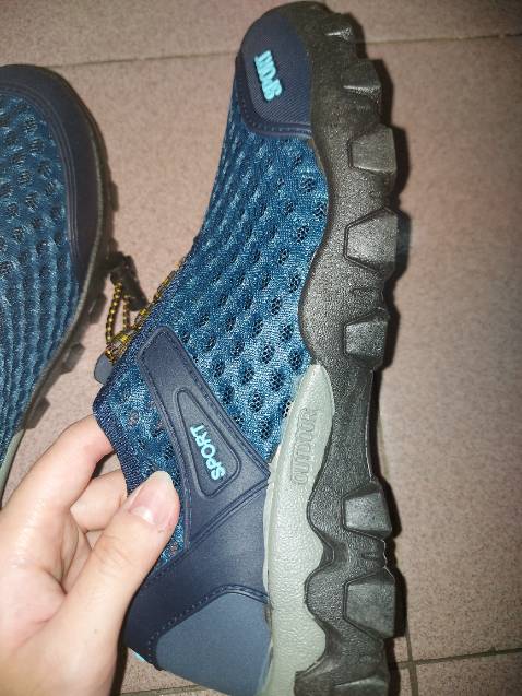 Mình mua cho ba mình mang, đệm chân êm, vải lưới thưa cho đỡ hầm bí chân. Giá sản phẩm cũng tốt.
Để mang thử 1 thời gian coi sao, nếu ok sẽ mua thêm