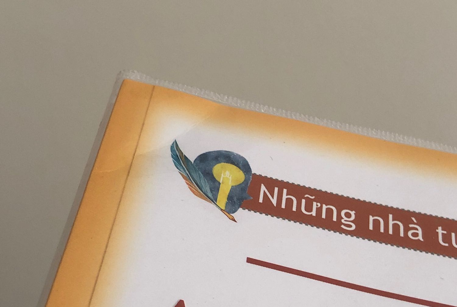 Đóng gói ẩu, mua hết bộ 9 quyển thì quyển này bị gãy góc, may là ko nặng và mấy quyển kia cũng ko đến nỗi. Nhưng cái vấm đề đóng gói hàng của Tiki thật sự tệ! 
ADAM SMITH đúng là vị tổ phục của chủ nghĩa tư bản. Với lý thuyết nổi danh "bàn tay vô hình", ông hé lộ bị mật thành công của chủ nghĩa tư bản: Mỗi một người dù ích kỷ, chỉ biết đeo đuổi lợi ích riêng tư, cũng mang lại điều tốt đẹp nhất cho cộng đồng, cho dù họ có ý định đó hay không.