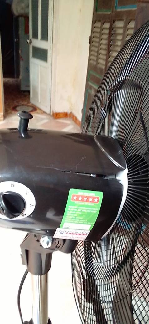 Hàng đúng mẫu mã,giao hàng nhanh,tuy bị vỡ hộp nhựa động cơ  quạt nhưng liên hệ với shop  phản hồi  nhanh,gửi lại hộp mới để thay thế rất nhanh chóng. Đánh giá cao tinh thần cầu thị của shop,sẽ tiếp tục ủng hộ.