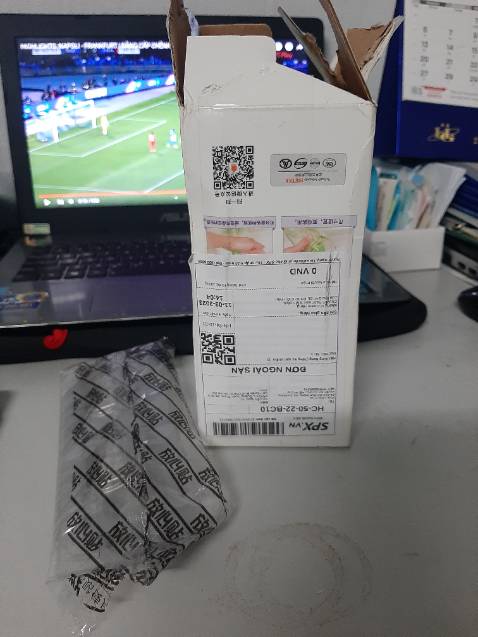 Miếng dán tạm ổn, cũng khá chắc chắn. Miếng dán tạm ổn, cũng khá chắc chắn.