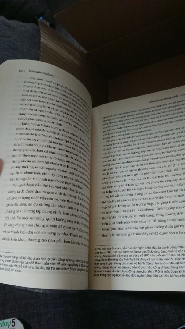 Sách dày lắm mình ko review nội dung nổi :)))
Bản thân cuốn này mới in 2019
Sách mới bìa đẹp book care chuẩn
Tiki giao hàng nhanh
Thấy các cmt trước bảo sách cũ nên hơi hồi hộp nhưng cuối cùng rất ưng ý