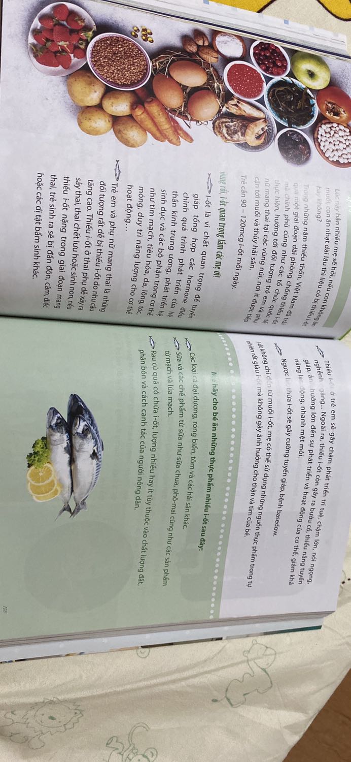 Giấy đẹp, nhỏ, không quá nặng. Màu sắc bắt mắt. Nội dung phù hợp.