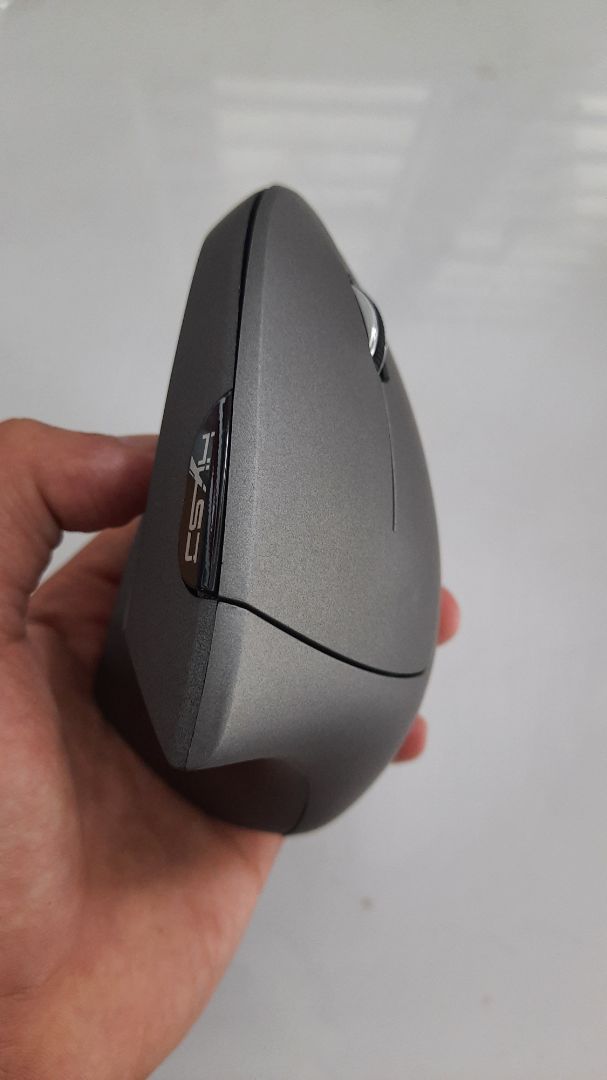 Receicer ko sử dụng được, may mắn là mình có receiver của chuột cũ nên cắm vào thay thế để sử dụng, nhưng xài lâu vài lúc cũng bị giật. Hàng đúng như mô tả, nhìn đẹp, cầm vừa tay.