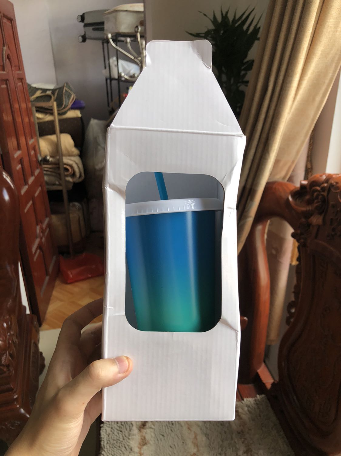 Hồi trước mình cũng dùng sản phẩm cũng hãng này rồi thấy rất ok, giờ có phiên bản mới cũng rất nhiệt tình ủng hộ. Sản phẩm có hương thơm hoa quả nhè nhẹ, kết cấu sản phẩm lỏng trắng đục thấm nhanh trên da. Thành phần còn giúp dưỡng da, giúp kiềm dầu tầm 4-5 tiếng đồng hồ phù hợp với da dầu. Mọi người có thể mua để trải nghiệm sản phẩm nha