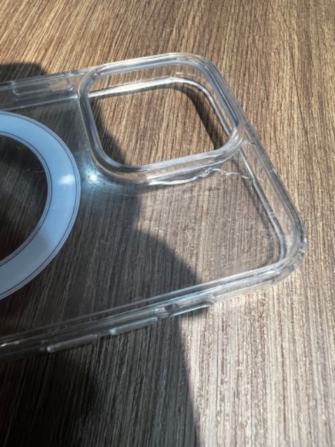 Chất lượng ốp nham nham nhở nhở mặt sau. Bong keo chẳng ra sao như hàng sida và *** Tàu. 150 nghìn cực kì tởm và xấu