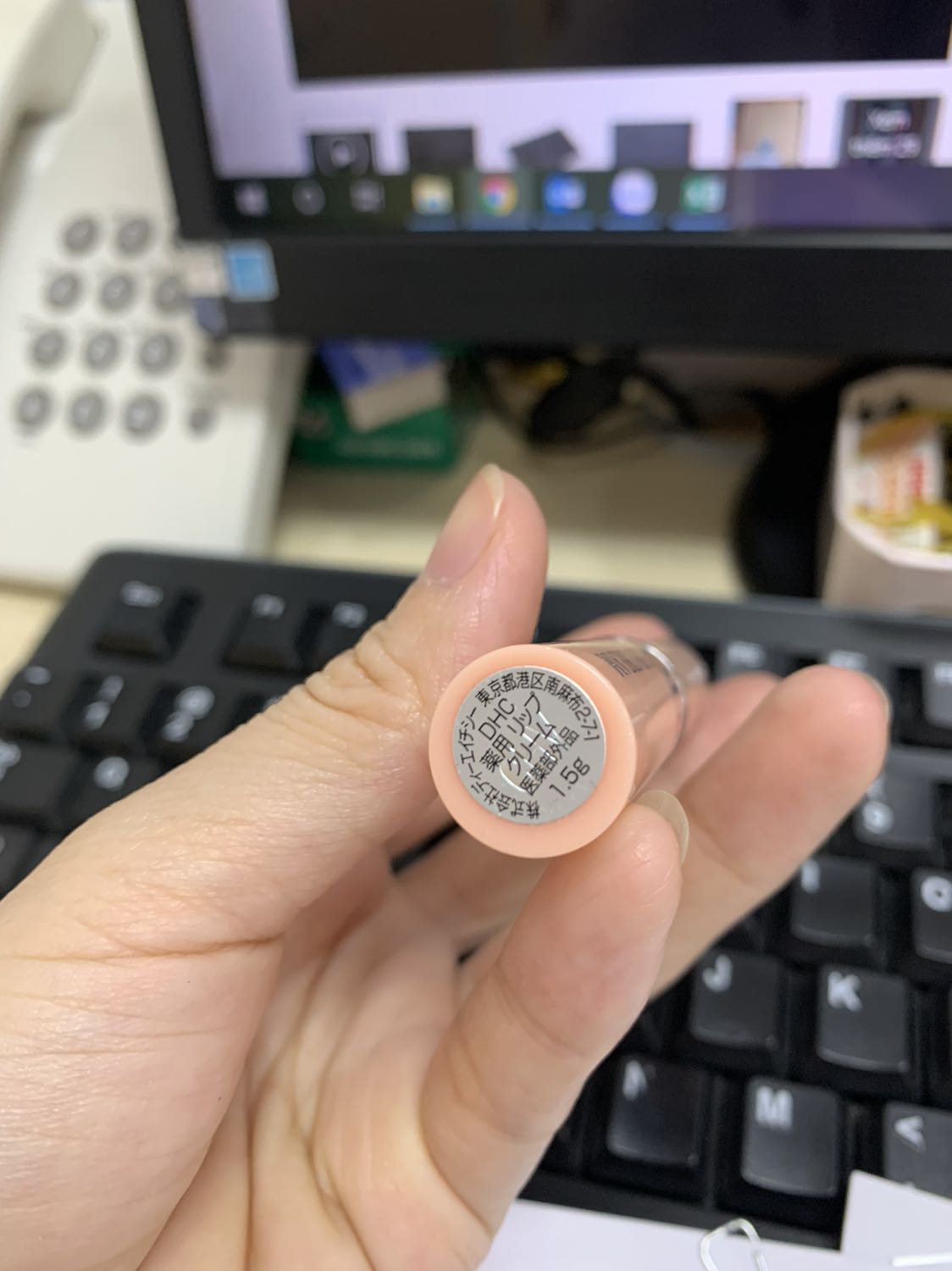 Son mềm mượt, không mùi dùng dễ chịu. Hàng của DHC thì đáng tin cậy rồi